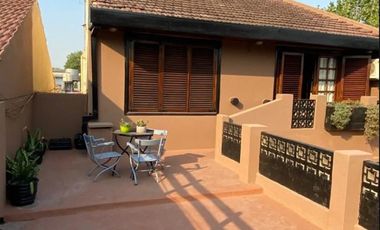 DOS CASAS EN PH - DEPTO AL FONDO - PISCINA Y TERRAZA