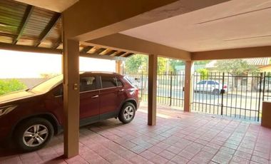 DOS CASAS EN PH - DEPTO AL FONDO - PISCINA Y TERRAZA