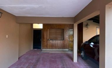 DOS CASAS EN PH - DEPTO AL FONDO - PISCINA Y TERRAZA