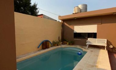 DOS CASAS EN PH - DEPTO AL FONDO - PISCINA Y TERRAZA