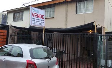 ACOGEDORA PROPIEDAD A PASOS DEL METRO EL PINO