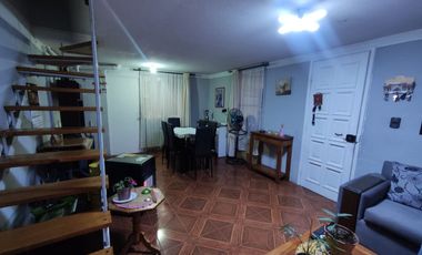 ACOGEDORA PROPIEDAD A PASOS DEL METRO EL PINO