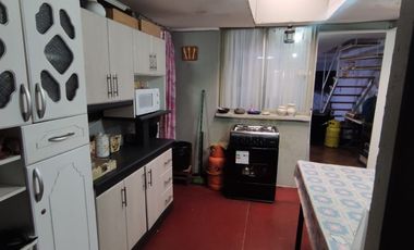 ACOGEDORA PROPIEDAD A PASOS DEL METRO EL PINO