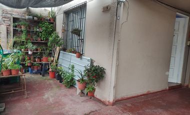 ACOGEDORA PROPIEDAD A PASOS DEL METRO EL PINO