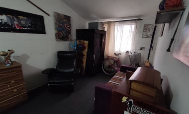 ACOGEDORA PROPIEDAD A PASOS DEL METRO EL PINO