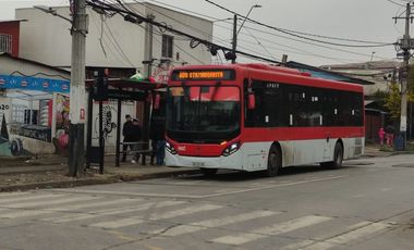 ACOGEDORA PROPIEDAD A PASOS DEL METRO EL PINO