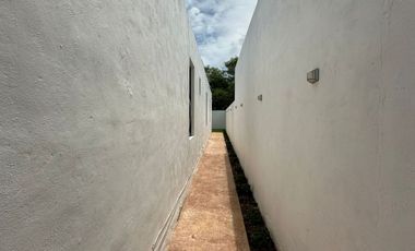 Casa amueblada, de 1 planta ¡CON PANELES SOLARES! en privada Kanan.