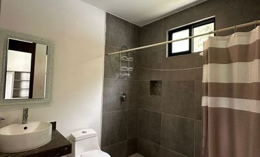 Casa amueblada, de 1 planta ¡CON PANELES SOLARES! en privada Kanan.