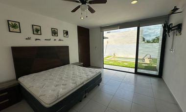 Casa amueblada, de 1 planta ¡CON PANELES SOLARES! en privada Kanan.