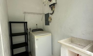 Casa amueblada, de 1 planta ¡CON PANELES SOLARES! en privada Kanan.