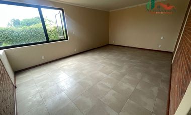 CASA EN VENTA LOMAS DE AHUATLAN