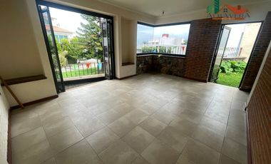 CASA EN VENTA LOMAS DE AHUATLAN