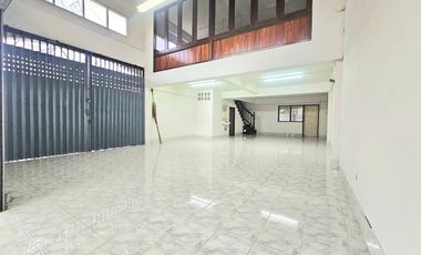 87594 - ขายอาคารพาณิชย์ 2 ชั้นครึ่ง ทำเลทอง ติดถนนเพชรเกษม! ถูกที่สุดในย่านนี้ เหมาะสำรับทำ โกดัง คลังสินค้า