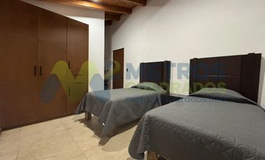 CASA DE CAMPO en LAGO de PÁTZCUARO, con ALBERCA