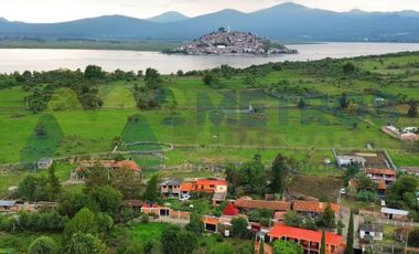 CASA DE CAMPO en LAGO de PÁTZCUARO, con ALBERCA