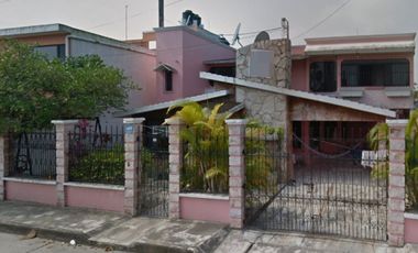 CASA DE DOS NIVELES EN VENTA, CON EXCELENTE UBICACION