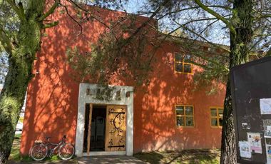 Se renta casa de dos recámaras y dos Baños y medio, jardín y dos cajones de estacionamiento