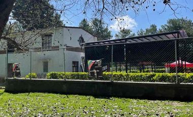 Se renta casa de dos recámaras y dos Baños y medio, jardín y dos cajones de estacionamiento