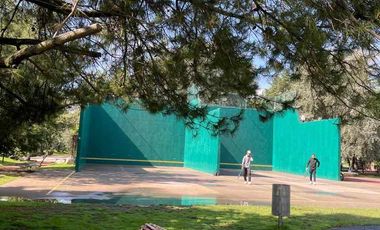 Se renta casa de dos recámaras y dos Baños y medio, jardín y dos cajones de estacionamiento