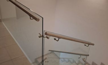 Casa de venta en Samborondón, urbanización La Riona