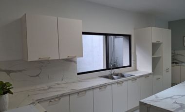 Casa de venta en Samborondón, urbanización La Riona