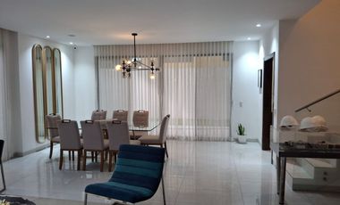 Casa de venta en Samborondón, urbanización La Riona