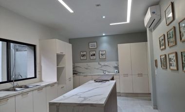 Casa de venta en Samborondón, urbanización La Riona