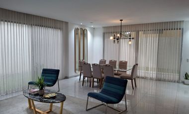 Casa de venta en Samborondón, urbanización La Riona