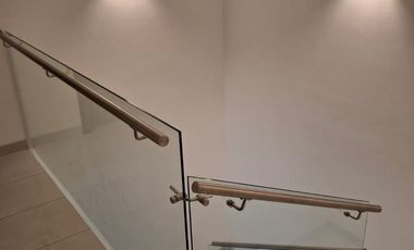 Casa de venta en Samborondón, urbanización La Riona