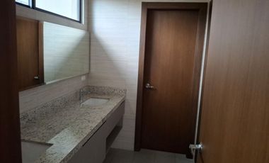 Casa de venta en Samborondón, urbanización La Riona