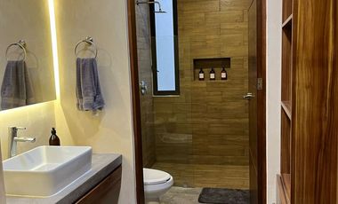 TEMOZÓN NORTE HERMOSA VILLA EN RENTA CON SU PROPIA PISCINA TIPO JACUZZI, AMUEBLADA Y EQUIPADA.