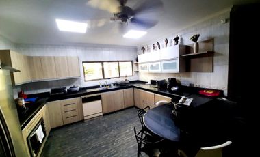 Casa de venta en Samborondón, Urbanización San Isidro