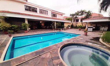 Casa de venta en Samborondón, Urbanización San Isidro