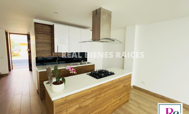 Hermosa casa en venta – Unidad cerrada en el Oriente