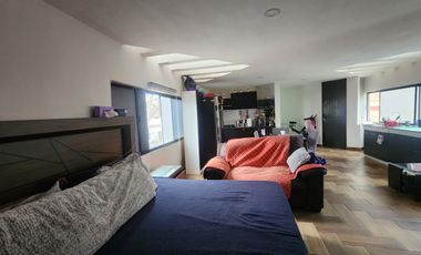 CASA EN VENTA EN LA LOMA FRENTE A PLAZA FIESTA CAMELINAS CERCA DE ZONAS COMERCIALES Y BANCARIAS