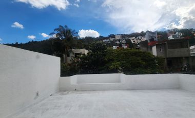 CASA EN VENTA EN LA LOMA FRENTE A PLAZA FIESTA CAMELINAS CERCA DE ZONAS COMERCIALES Y BANCARIAS