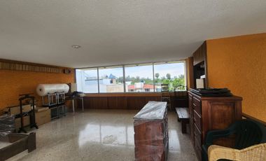 CASA EN VENTA EN LA LOMA FRENTE A PLAZA FIESTA CAMELINAS CERCA DE ZONAS COMERCIALES Y BANCARIAS
