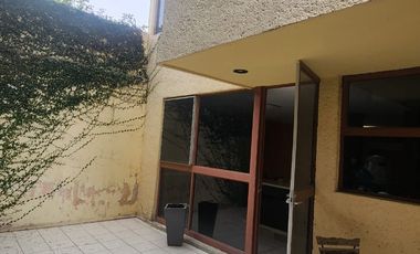 CASA EN VENTA EN LA LOMA FRENTE A PLAZA FIESTA CAMELINAS CERCA DE ZONAS COMERCIALES Y BANCARIAS