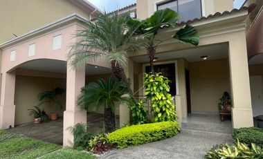 Casa de venta en Samborondón, Urbanización Villa Real