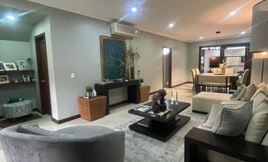 Casa de venta en Samborondón, Urbanización Villa Real