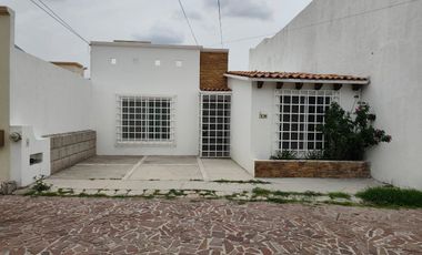 CASA UNA SOLA PLANTA, BUENAS CONDICIONES, CONDOMINIO PRIVADO, PORTÓN ELÉCTRICO