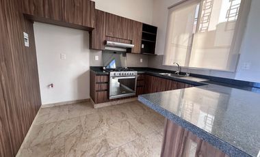 CASA EN RENTA EN HACIENDA VALBUENA ZONA NORTE CON ALBERCA