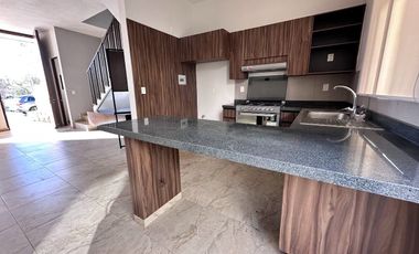 CASA EN RENTA EN HACIENDA VALBUENA ZONA NORTE CON ALBERCA