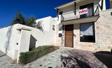 CASA EN RENTA EN HACIENDA VALBUENA ZONA NORTE CON ALBERCA