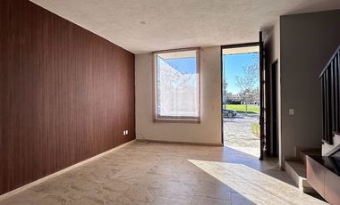 CASA EN RENTA EN HACIENDA VALBUENA ZONA NORTE CON ALBERCA