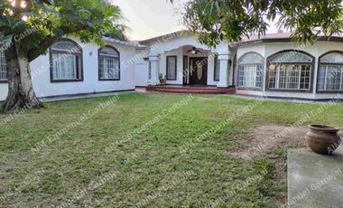 CASA EN VENTA EN COLIMA CON ALBERCA Y JARDIN