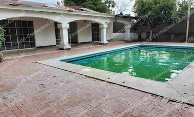 CASA EN VENTA EN COLIMA CON ALBERCA Y JARDIN