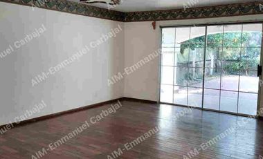 CASA EN VENTA EN COLIMA CON ALBERCA Y JARDIN