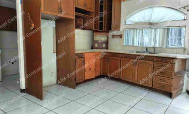 CASA EN VENTA EN COLIMA CON ALBERCA Y JARDIN