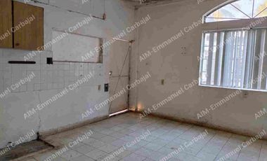 CASA EN VENTA EN COLIMA CON ALBERCA Y JARDIN